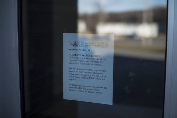 A water advisory is posted on the door to Paqtnkek’s community centre.