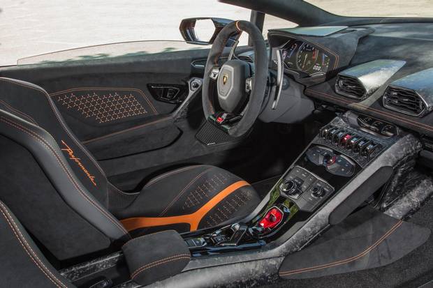 The interior of the Lamborghini Huracan Performante.