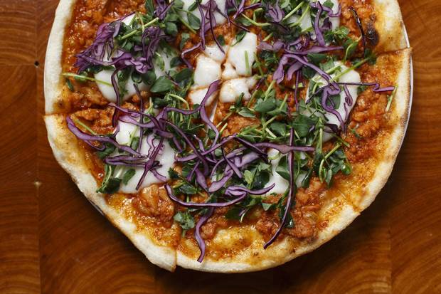 Die Pie’s main focus is pizza, which it does very well. Its ‘pulled pork’ pizza boasts jackfruit in a tangy barbecue sauce, chashew mozzarella, purple cabbage and chipotle aioli. The unconventional toppings work well together in this creation.