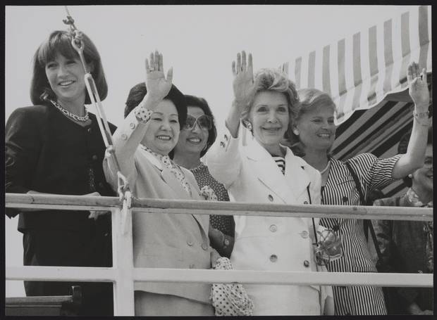 Mila Mulroney, (left), Naoka Takeshita, Anna Maria De Mita, Nancy Regan and Hannelore Kohl wave to onlookers before taking a boat cruise in the Toronto Harbor.