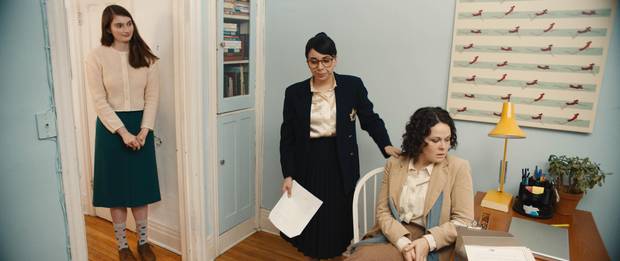 Dim The Fluorescents follows the friendship and creative partnership between struggling actor Audrey (Claire Armstrong) and aspiring playwright Lillian (Naomi Skwarna).
