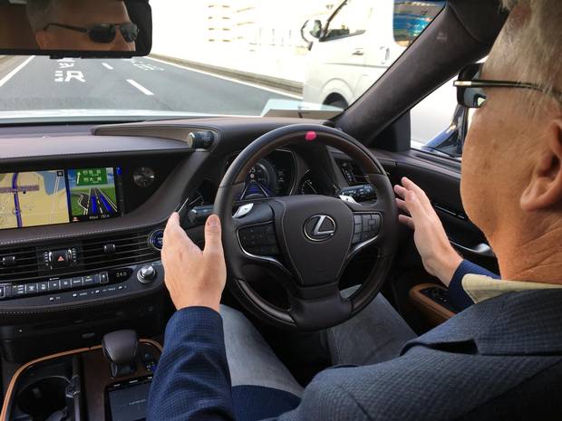 Drive contributor Mark Richardson deploying the autonomous technology in a Lexus.
