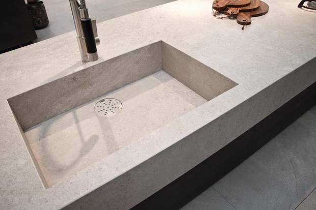 Ceramic tiles in Inalco's Petra series in crema from the iTopker collection can be fashioned into an elegant sink and countertop that resemble limestone.