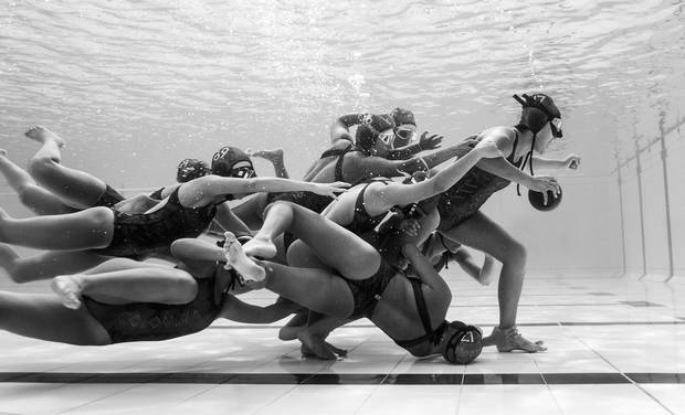 Colombian, Camilo Diaz, wins National award and 1st place Motion category for his photo of the Colombian team at the European Junior underwater rugby Championship.