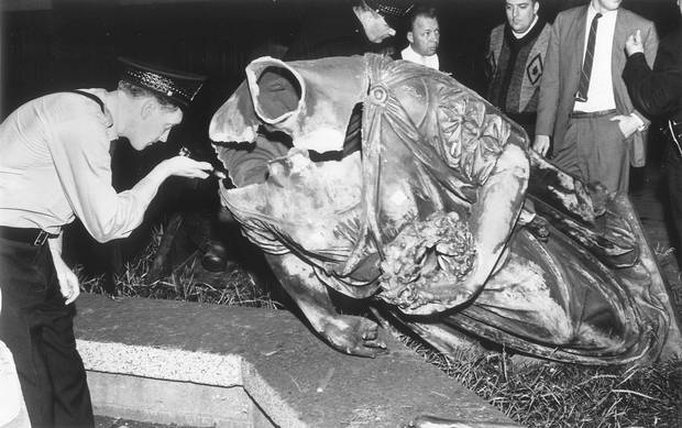 A police officer examines the decapitated Queen Victoria statue in Quebec City in this July 1963 photo. The statue that lost its head in a bombing by radical Quebec separatists 40 years ago may reign again over a Quebec City park.