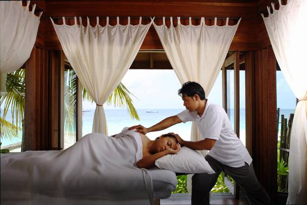 A massage at Como Cocoa Island, Maldives. Foreign spas have different methods and standards than domestic ones, so it's pointless to compare them.