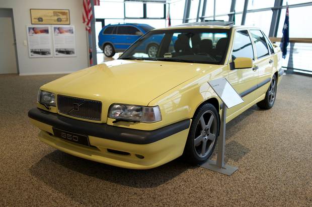A cream yellow 850 T5-R at the Volvo Museum.