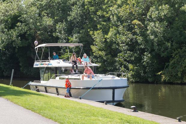 You could rent an RV for your next vacation, but why not rent a luxury boat instead? Europe’s Le Boat brings their successful boat-rental business to the Rideau Canal in 2018, their first route ever in North America.