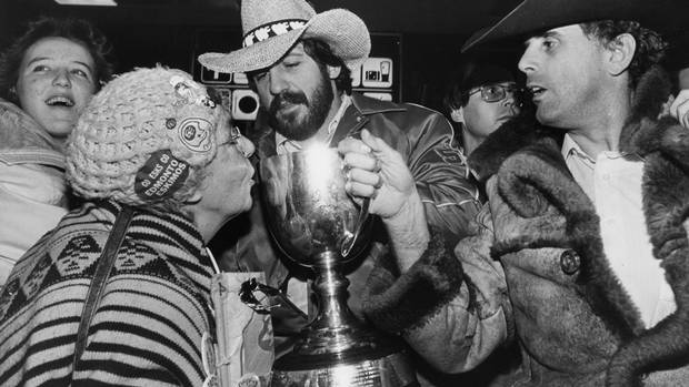 Edmonton Eskimos fan Harriett Adams kisses the Grey Cup after the team returned home victorious.