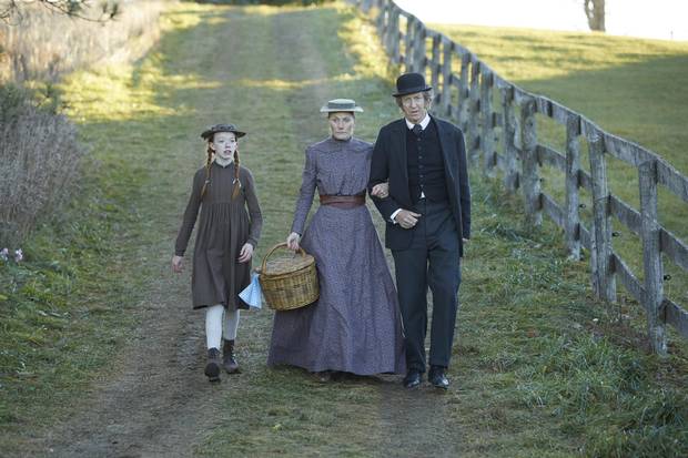 Amybeth McNulty, Geraldine James and R.H. Thomson in Anne.