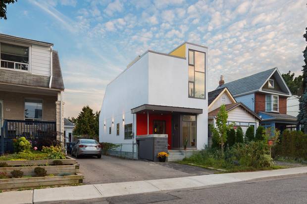 The Danforth and Greenwood area home of Yiwen Zhu and Robin Chubb. Renovation design by Kevin Weiss, Weiss Architecture & Urbanism Ltd.