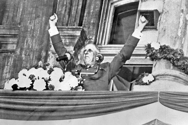 July 24, 1967: Gen. De Gaulle salutes the Montreal crowd during his famous speech.