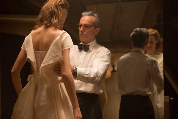 Reynolds Woodcock’s (Daniel Day-Lewis) relationship with Alma Elson (Vicky Krieps) in Phantom Thread begins over an obnoxiously large and overly-specific order that includes Welsh rarebit with poached egg, bacon, scones, jam (not strawberry), tea, cream and sausages to boot, as he tries to assert his dominance over her.