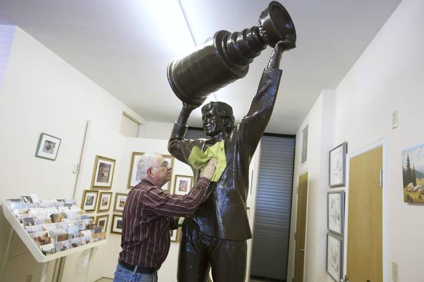 Artist Don Begg polishes up the Wayne Gretzky statue in his studio in Cochrane, Alberta, September 14, 2015.