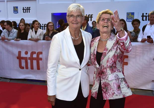Ontario Premier Kathleen Wynne, right, and her partner Jane Rounthwaite arrive on the red carpet.