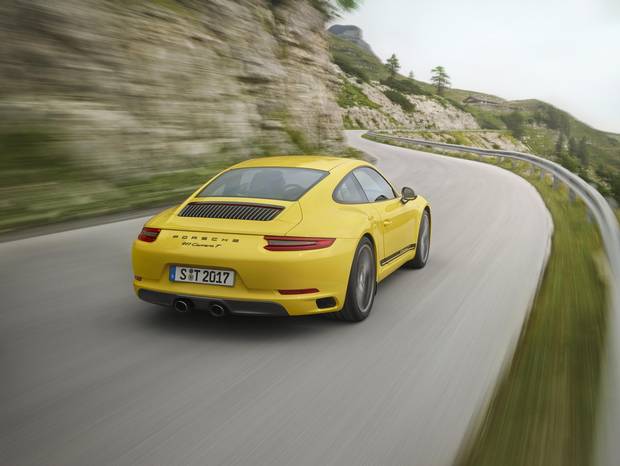 The Porsche 911 Carrera T harks back to the 1968 original both in terms of and structure.