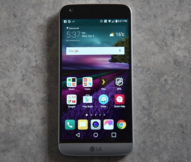 LG dramatically altered its design philosophy. The plastic and leather from years past has been replaced by a full metal body.