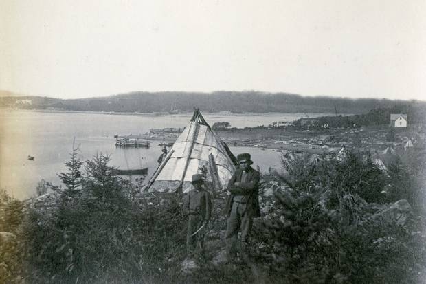 1871: A photograph by Joseph S. Rogers shows the Mi’kmaw at Tuft’s Cove. The community, ideal for Mi’kmaw because it was easily accessible by canoe from nearby waterways, was just a short boat ride across from what is now Halifax’s north end.