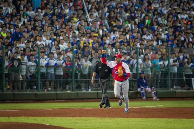 YULIESKI GURRIEL #10 of Cuba plays the WBSC Premier 12 match between Cuba and Taiwan at the Taichung Intercontinental Baseball Stadium on November 14, 2015 in Taichung, Taiwan.