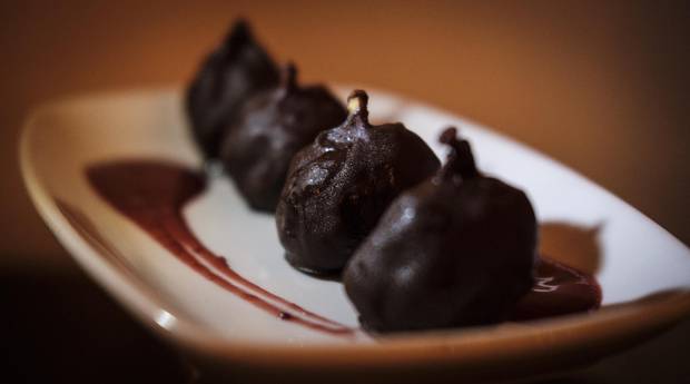 Bombom de Higos (stuffed figs, dipped in chocolate).