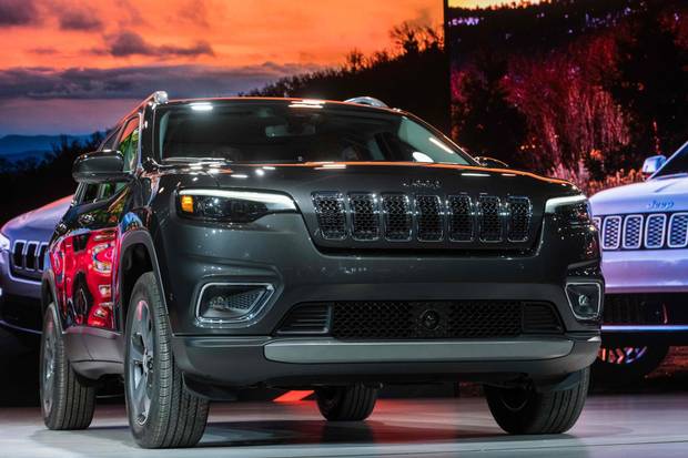 Jeep gave the 2019 model a larger grille, combining LED headlamps and daytime running lights and adding a new hood and fender design.