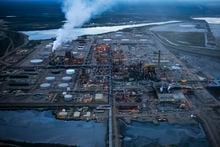 FILE -- The Syncrude Canada plant at the Athabasca oil sands near Fort McMurray, Alberta, Canada, Aug. 28, 2015. Some of the worldÕs largest financial institutions have stopped putting their money behind oil production in the Canadian province of Alberta, home to one of the worldÕs most extensive, and also dirtiest, oil reserves. (Ian Willms/The New York Times) 