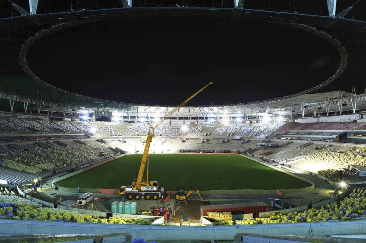 Стадион Маракана в Бразилии. RCD Mallorca футбольный стадион. Стадион Маракана Севастополь. Из букв стадион