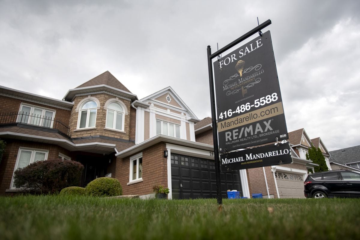 Banks warn clients about variable-mortgage trigger rate, signalling higher payments ahead