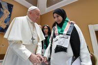 A photo made available by the Vatican Media shows Pope Francis (L) speaking with a family member of Palestinians who are currently living through the war in Gaza at the Vatican on November 22, 2023. (Photo by Divisione Produzione Fotografica / VATICAN MEDIA / AFP) / )RESTRICTED TO EDITORIAL USE - MANDATORY CREDIT "AFP PHOTO / VATICAN MEDIA" - NO MARKETING - NO ADVERTISING CAMPAIGNS - DISTRIBUTED AS A SERVICE TO CLIENTS (Photo by DIVISIONE PRODUZIONE FOTOGRAFICA/VATICAN MEDIA/AFP via Getty Images)