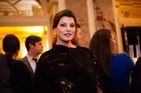 FILE Ñ Linda Evangelista at a gala in New York on Sept. 5, 2014. Evangelista, the supermodel made famous in the 1990s, says she has become Òbrutally disfiguredÓ and ÒunrecognizableÓ after a cosmetic body-sculpting procedure that had turned her into a recluse. (Julie Glassberg/The New York Times)
