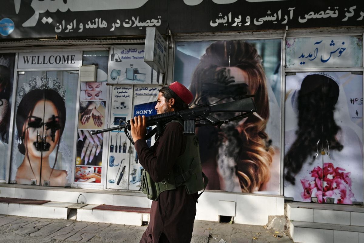 Tres muertos en protestas afganas ponen a prueba la promesa de gobierno pacífico de los talibanes