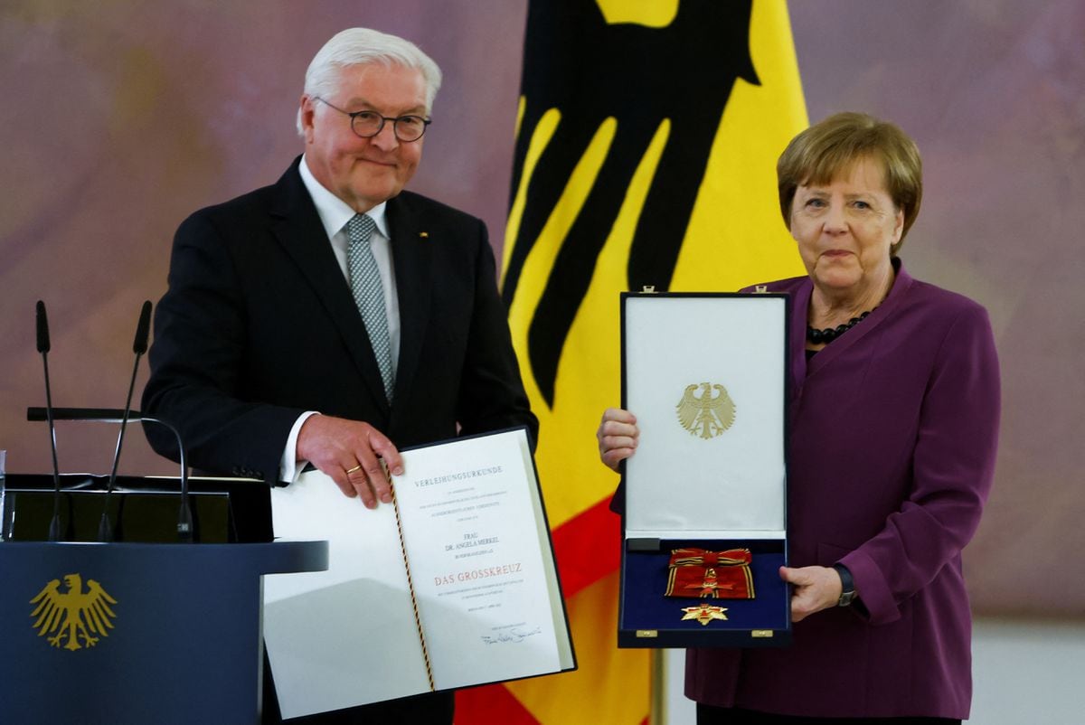 Merkel schmückt höchste deutsche Ehre im Spiegel der Amtszeit