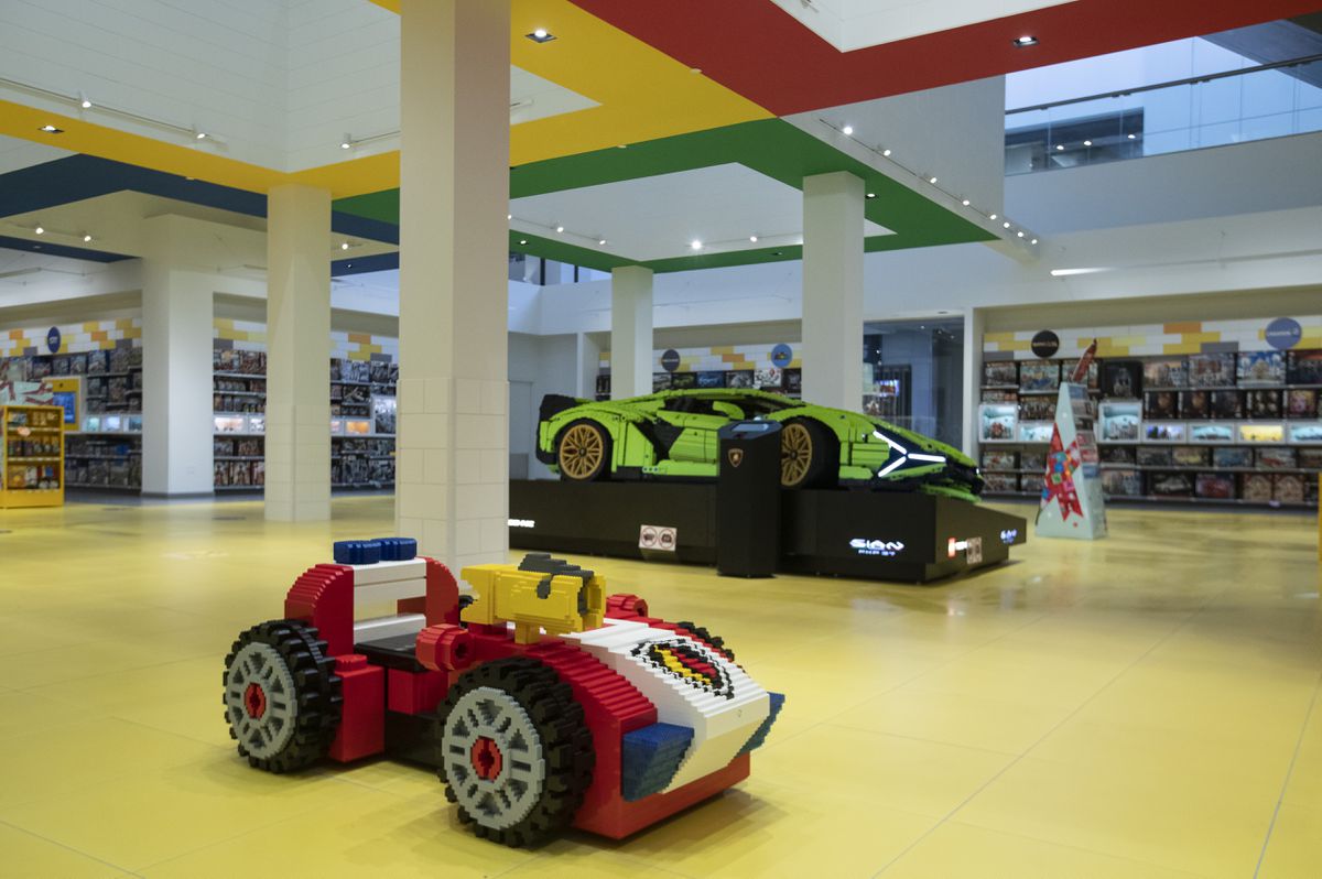 Style News Edmonton S New Lego Store Offers Winter Diversions For All Ages The Globe And Mail