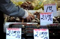 Shoppers in Kensington are photographed on Dec 19 2011 as they shop at local markets and shops. The CPI ( Consumer Price Index) is being released the next day and food and energy are expected to be the main drivers. (Fred Lum/The Globe and Mail)
