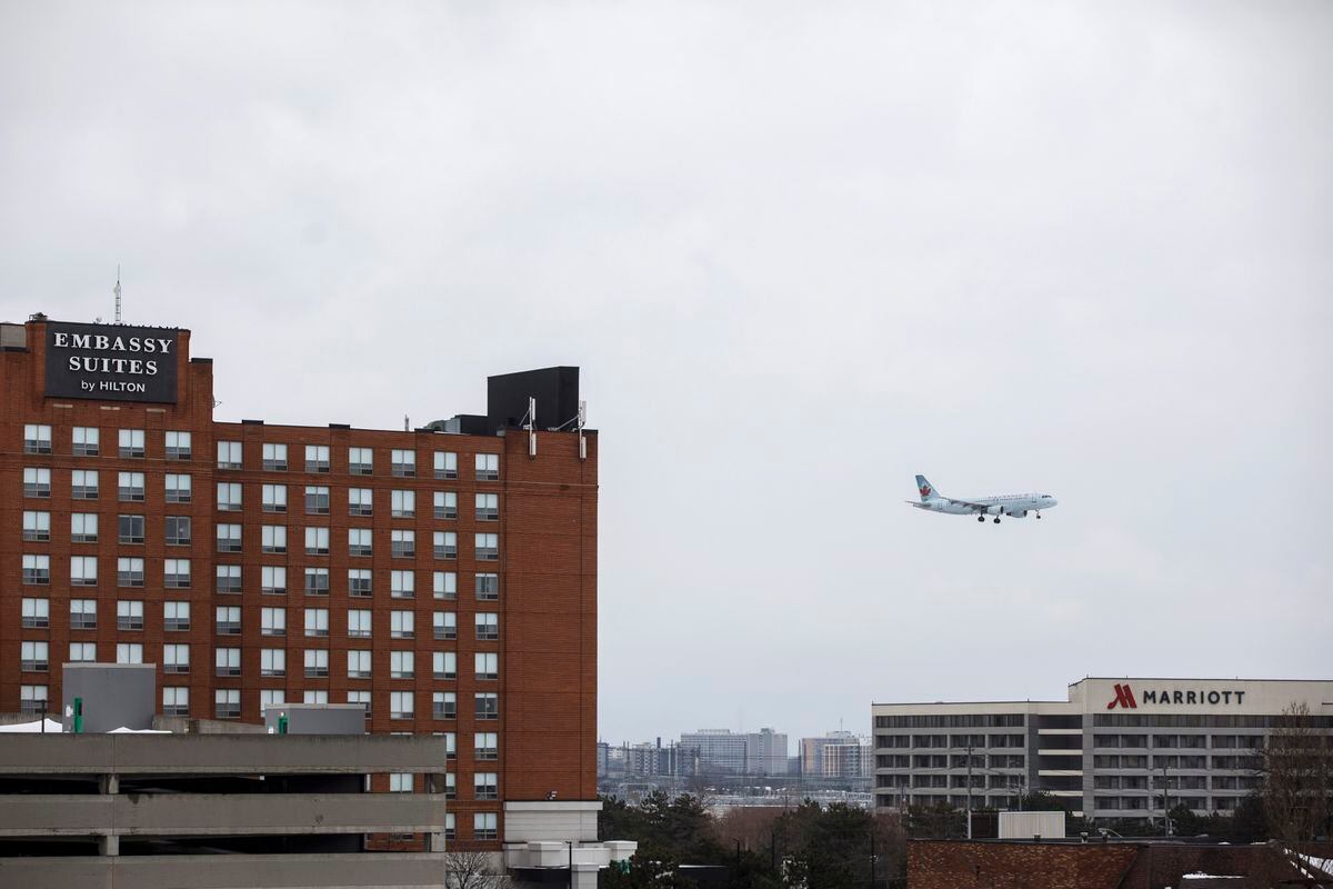 Los pasajeros que regresan de África dicen que la situación es peor en los hoteles aislados
