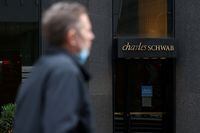 FILE PHOTO: A view of a Charles Schwab office location in Manhattan, New York, U.S., November 15, 2021. REUTERS/Andrew Kelly/File Photo