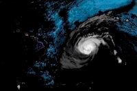 Hurricane Douglas swirling off Maui, bears down on Hawaii