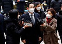 FILE PHOTO: Samsung Group heir Jay Y. Lee arrives at a court in Seoul, South Korea, January 18, 2021. REUTERS/Kim Hong-Ji