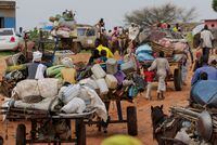 FILE PHOTO: Chadian cart owners transport belongings of Sudanese people who fled the conflict in Sudan's Darfur region, while crossing the border between Sudan and Chad in Adre, Chad August 4, 2023. REUTERS/Zohra Bensemra/File Photo
