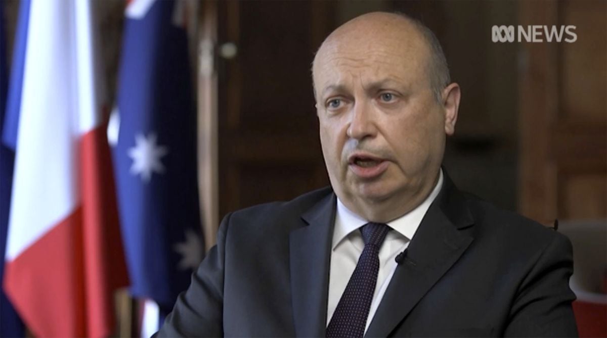 La Francia ha denunciato la “duplicità” nell’accordo sottomarino USA-Australia mentre Canberra ha fatto marcia indietro