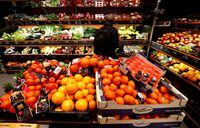FILE PHOTO: Full shelves with fruits are pictured in a supermarket during the spread of the coronavirus disease (COVID-19) in Berlin, Germany, March 17, 2020.   REUTERS/Fabrizio Bensch