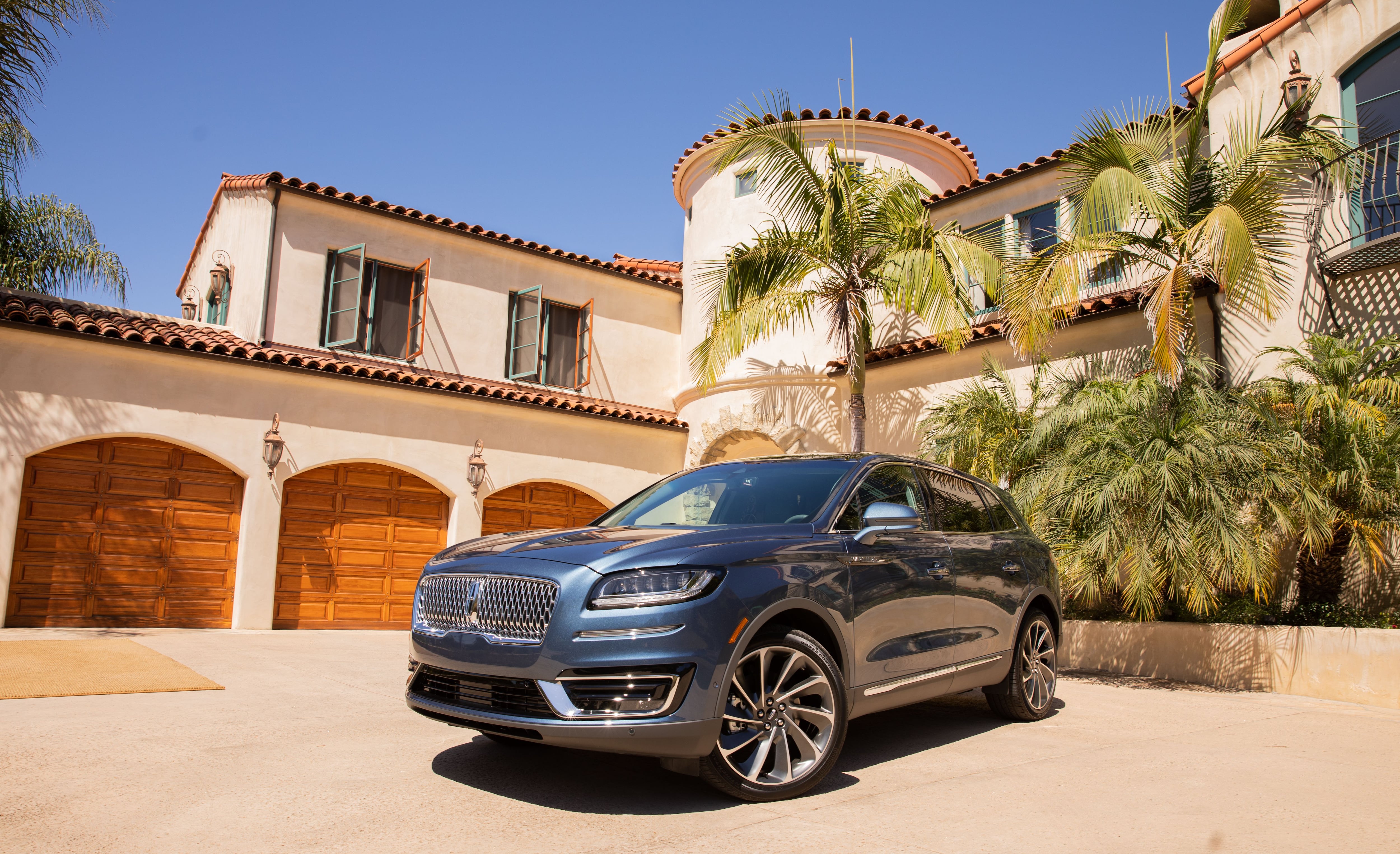 review: lincoln nautilus is comfort and beauty in a suv package