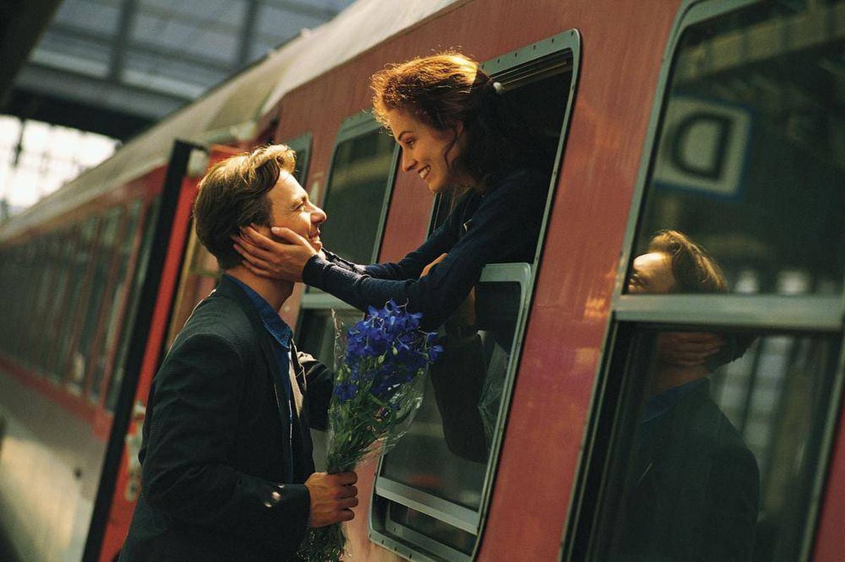 Классное прощание. Прощание на вокзале. Встреча влюбленных. Встреча на вокзале. Прощание у поезда.