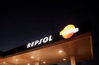 FILE PHOTO: The logo of the Spanish energy company Repsol SA is seen at a petrol station in Barcelona, Spain January 28, 2022. REUTERS/Nacho Doce