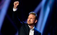 Corey Hart gestures after being inducted into the Canadian Music Hall of Fame at the Juno Awards in London, Ont., Sunday, March 17, 2019. THE CANADIAN PRESS/Frank Gunn