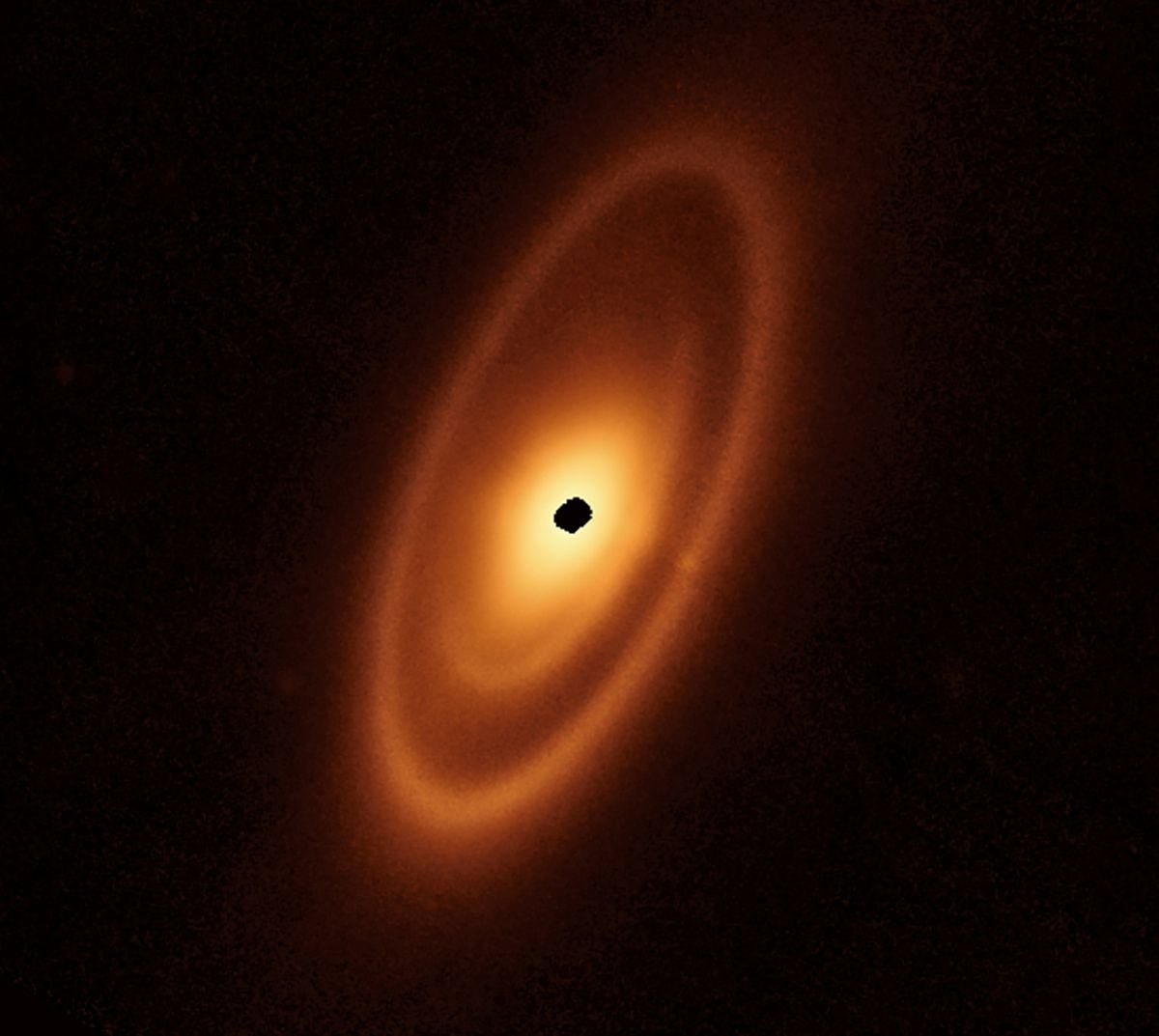 El Telescopio James Webb detecta tres cinturones de escombros alrededor de la estrella luminosa Fomalhaut