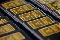 FILE PHOTO: Gold bars are pictured on display at Korea Gold Exchange in Seoul, South Korea, August 6, 2020.    REUTERS/Kim Hong-Ji/File Photo