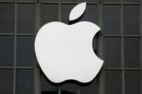 FILE PHOTO: The Apple Inc logo is shown outside the company's 2016 Worldwide Developers Conference in San Francisco, California, U.S. June 13, 2016. REUTERS/Stephen Lam/File Photo