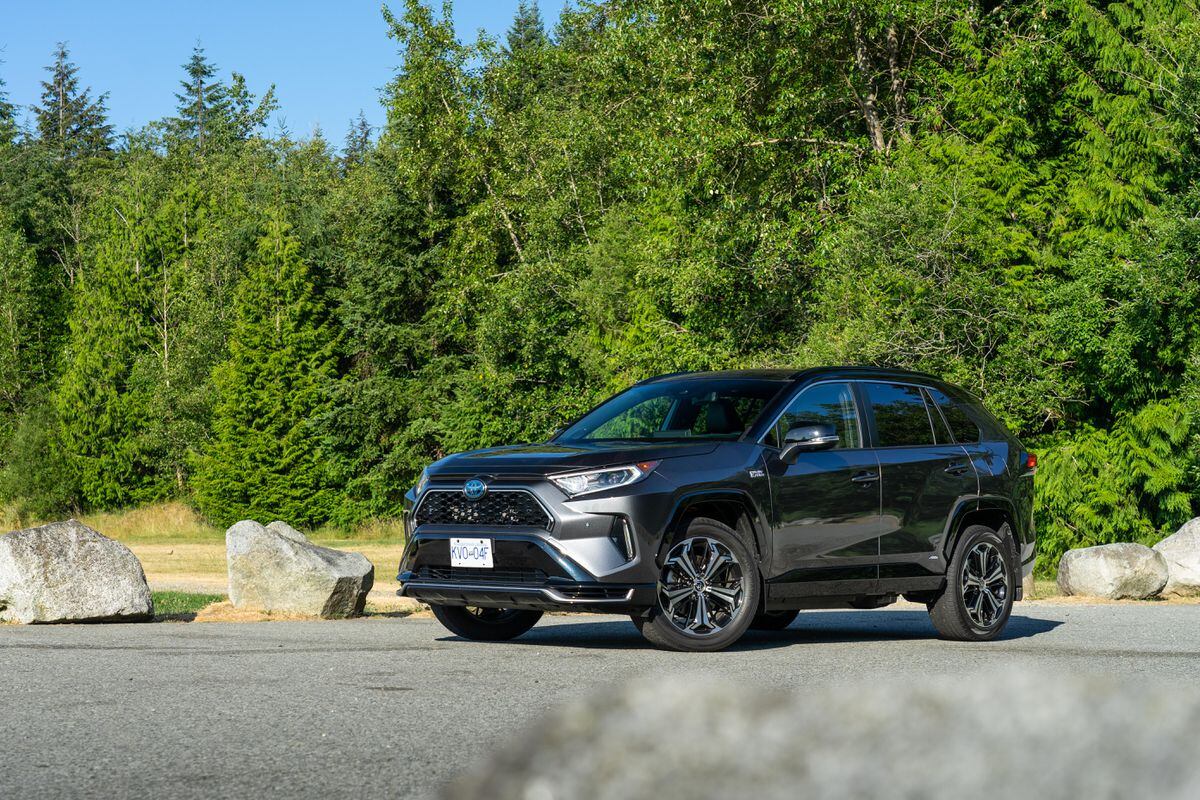 review-the-2021-toyota-rav4-prime-is-a-roomy-family-friendly