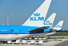 FILE PHOTO: KLM airplanes are seen parked at Schiphol Airport in Amsterdam, Netherlands April 2, 2020. REUTERS/Piroschka van de Wouw/File Photo